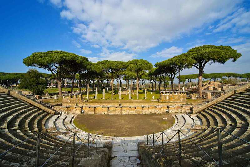 Teatro e Piazzale delle Corporazioni, I a.C. - IV d.C.