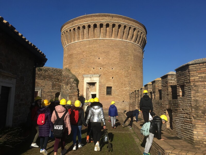 Students of Little Ciceros project getting ready for the visit at Julius II Castle