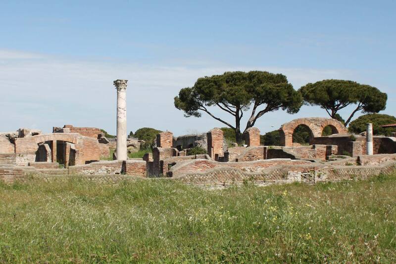 Panorama of the excavation with structures and columns