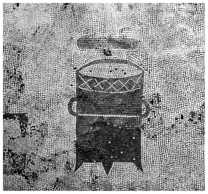 Mosaico con rappresentazione di modio e rutellum