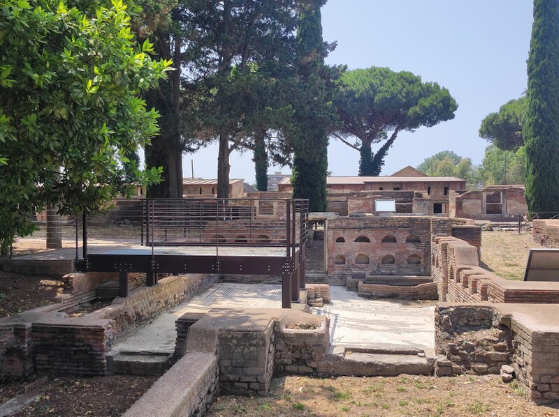 Necropoli dell'Isola Sacra (Fiumicino): la passerella per la fruizione dei mosaici della Tomba della Mietitura